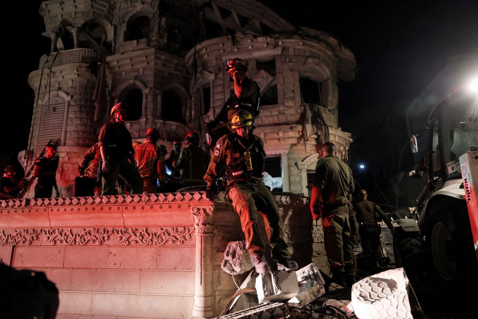 \ U200brescue pracovníci pracují v Izraeli