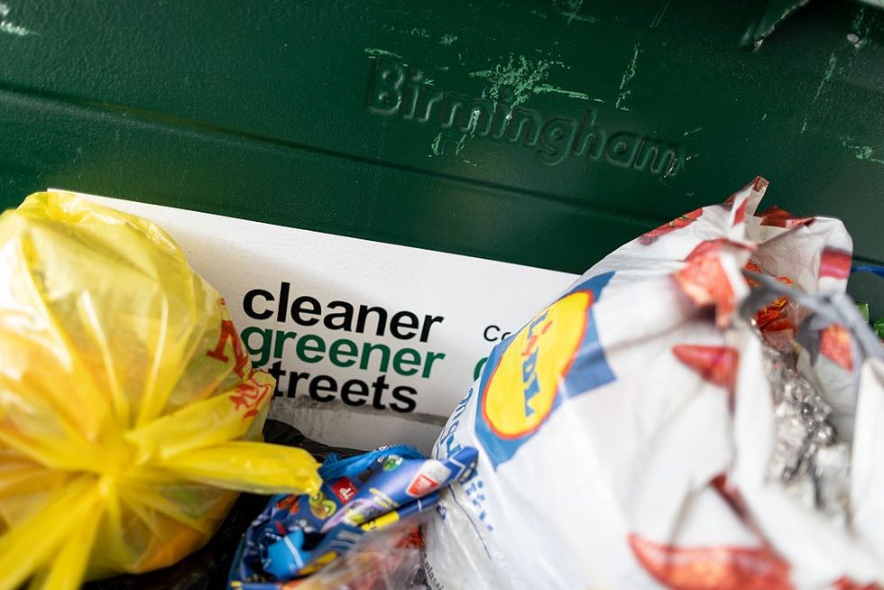 \u200bRubbish Piles up at a flat block on Edgebaston Road Eas