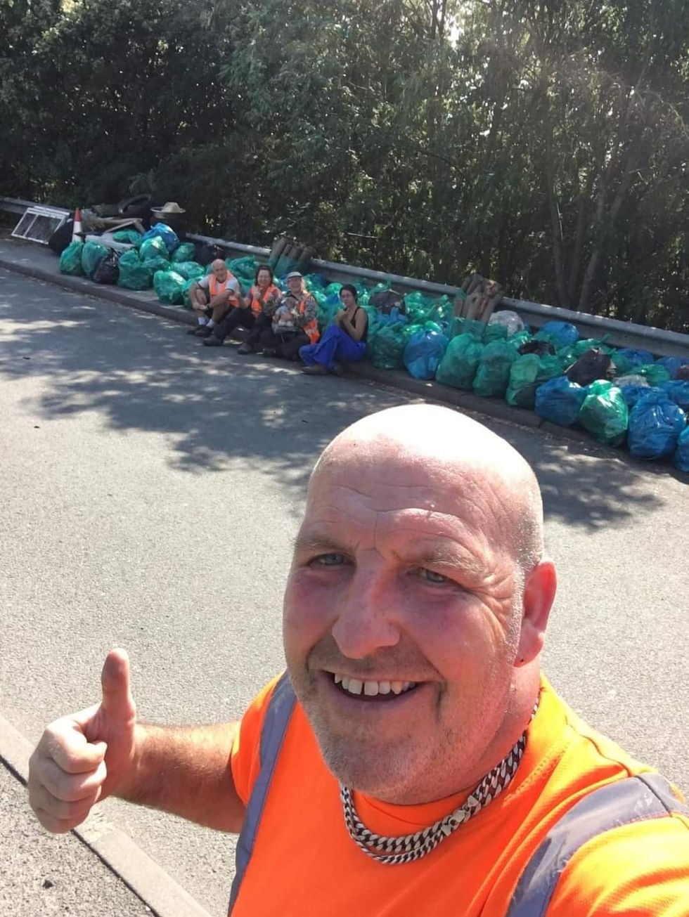 \u200bScott Gibbins and the Leicestershire Litter Wombles cleaning up the lay-bys