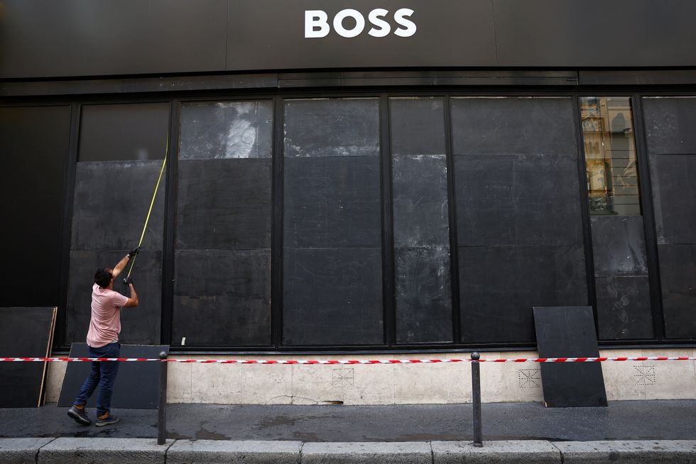 \u200bShops in Paris prepare for the protests