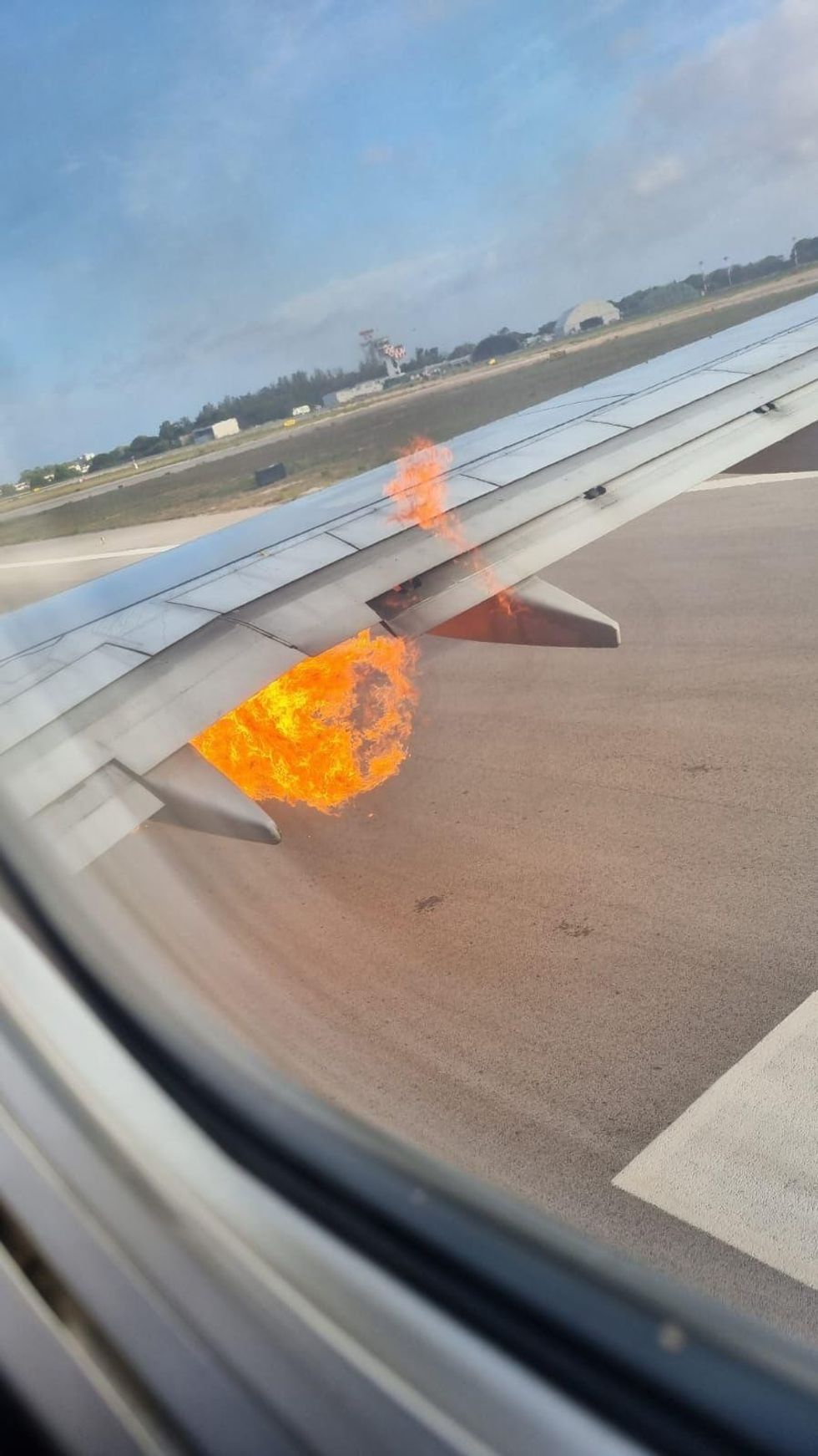 \u200bThe engine of the wing was set alight