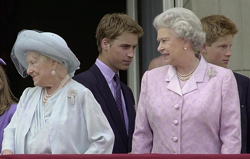 \u200bThe Queen Mother stands with Queen Elizabeth II, and great grand children, Prince William and his brother Prince Harry in 2000