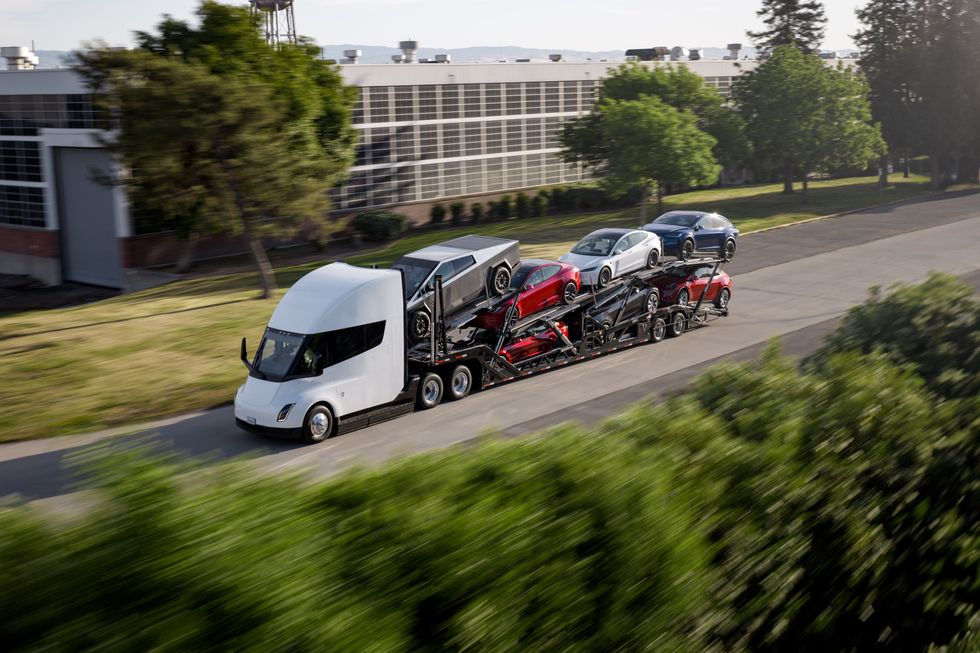 \u200bThe Tesla Semi in action