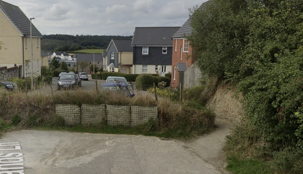 \u200bThe wall had been built between the two roads