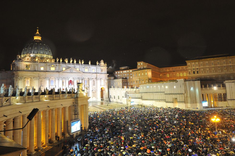 \u200bThousands of Catholics gather in St Peter's Square as they await news of the new pope