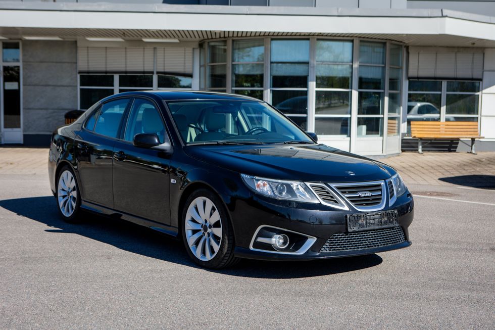 \u200b\u200bTrês carros elétricos Saab e quatro Nevs foram à venda