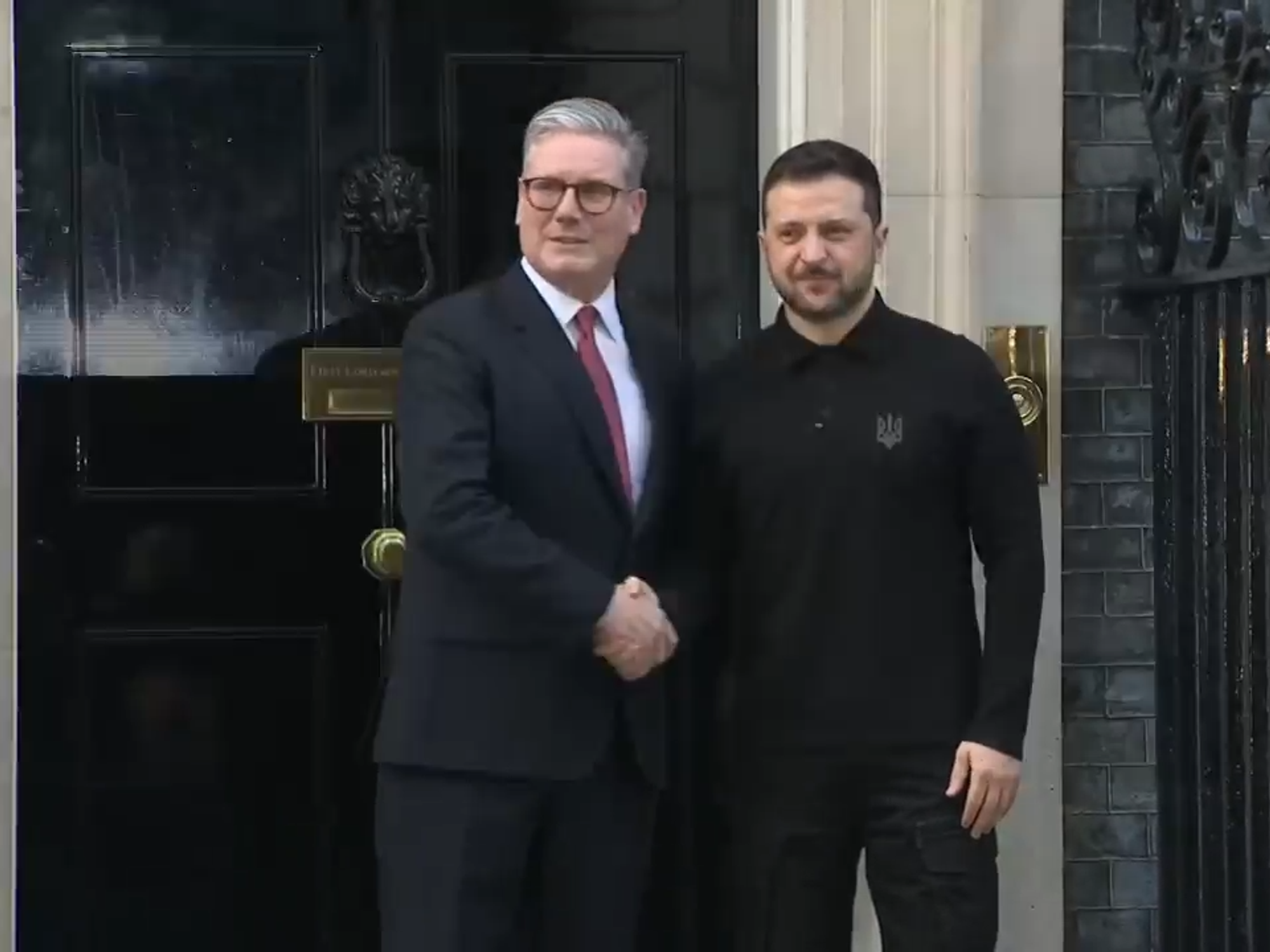 \u200bVolodymyr Zelensky and Keir Starmer shook hands outside the door of No10