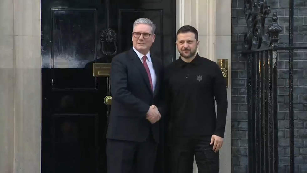 \u200bVolodymyr Zelensky and Keir Starmer shook hands outside the door of No10