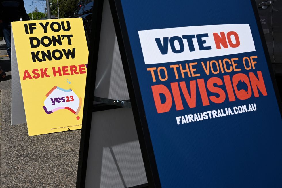 \u200bVote Yes and Vote No signs