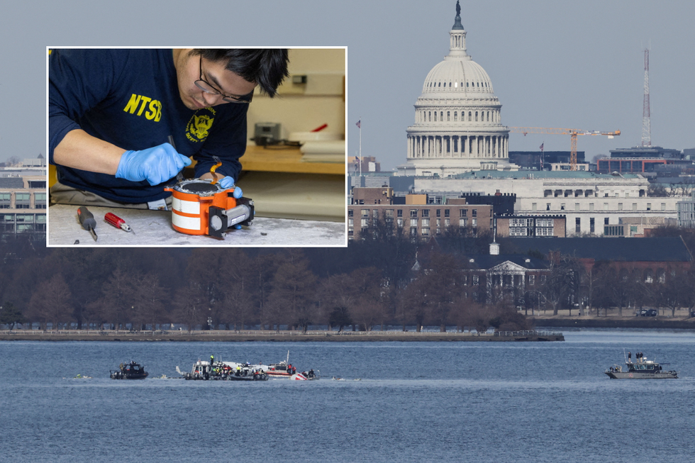 \u200bWashington crews remain at work in the Potomac
