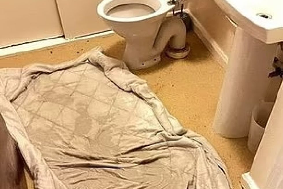 u200bWater-soaked floor in military accommodation