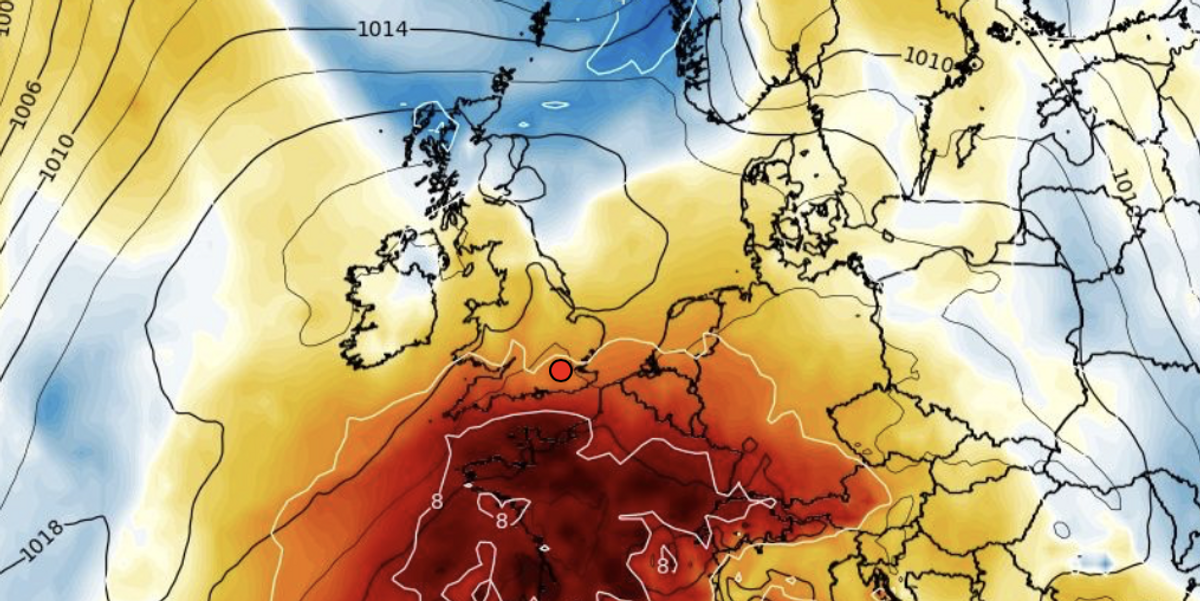 NextImg:UK hot weather: Britain to roast in 30C mini-heatwave before thunderstorms send temperatures plummeting