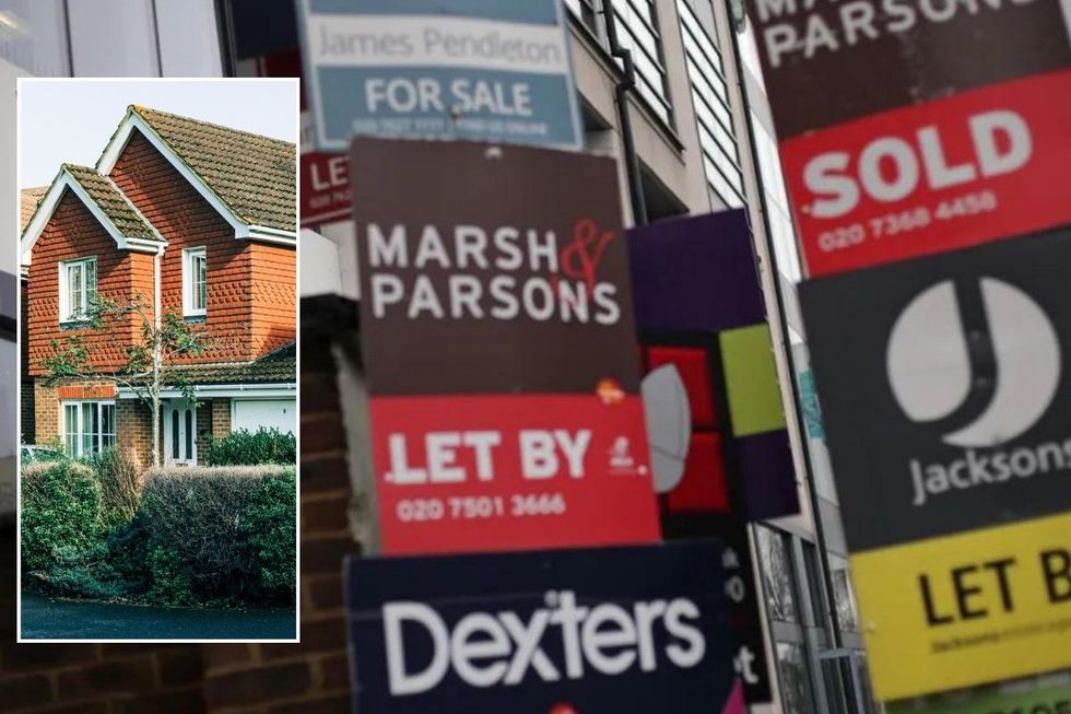 UK housing / For sale signs