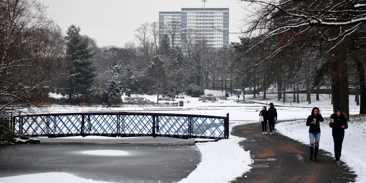 NextImg:UK snow: Met Office warns Britain could be set for 20cm during bone-chilling -9C ice blast