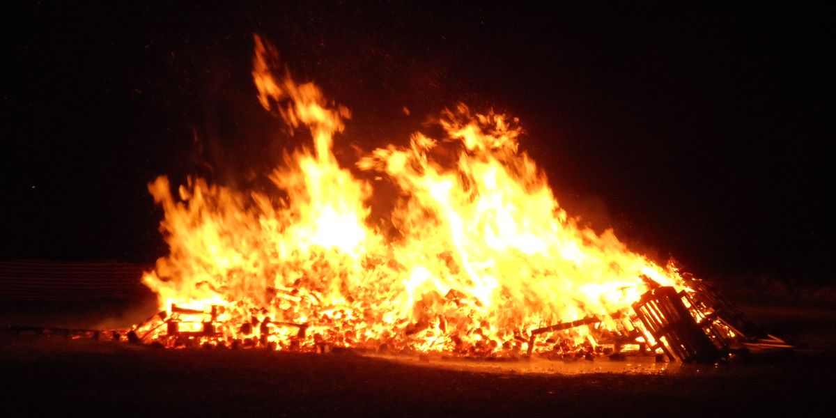 NextImg:Furious farmers BURN sheep wool on huge bonfires in angry protest at 'measly' prices