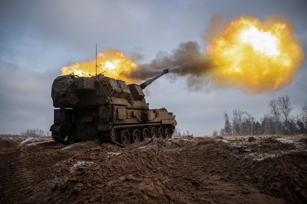 Ukrainian servicemen fire a Polish self-propelled howitzer Krab toward Russian positions, amid Russia's attack on Ukraine, on a frontline in Donetsk region, Ukraine January 17, 2023. REUTERS/Oleksandr Ratushniak