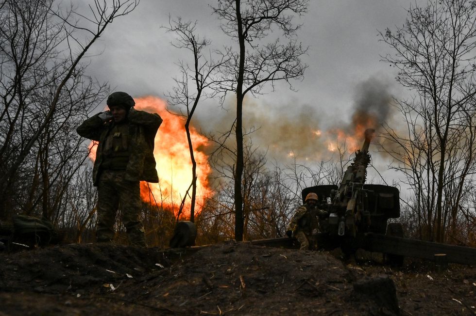 Ukrainian servicemen fire a shell from a 2A65 Msta-B howitzer towards Russian troops, amid Russia's attack on Ukraine, in a frontline in Zaporizhzhia region, Ukraine January 5, 2023. REUTERS/Stringer