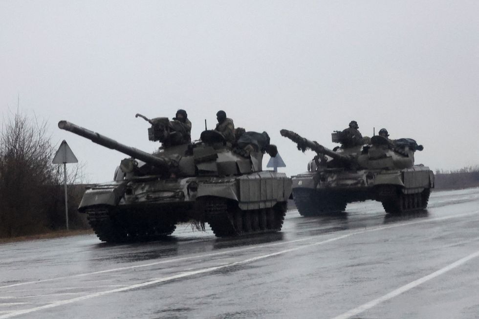Ukrainian tanks move into the city, after Russian President Vladimir Putin authorised a military operation in eastern Ukraine, in Mariupol, February 24, 2022. REUTERS/Carlos Barria