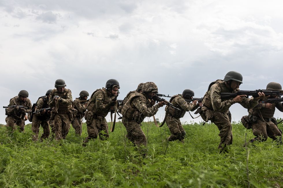 Ukrainian troops training