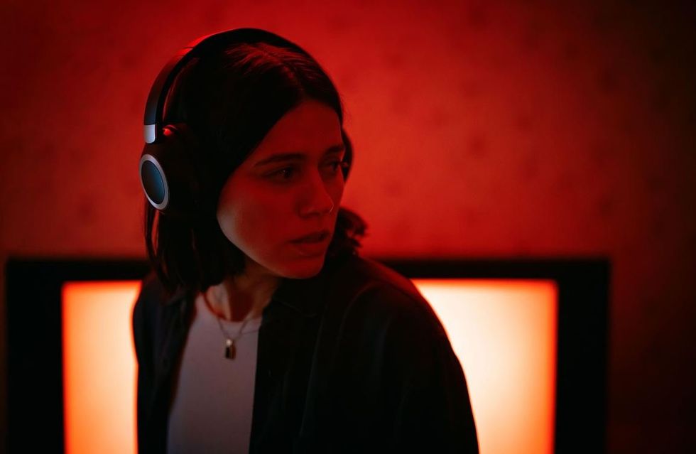 Undertone: Nina Kiri