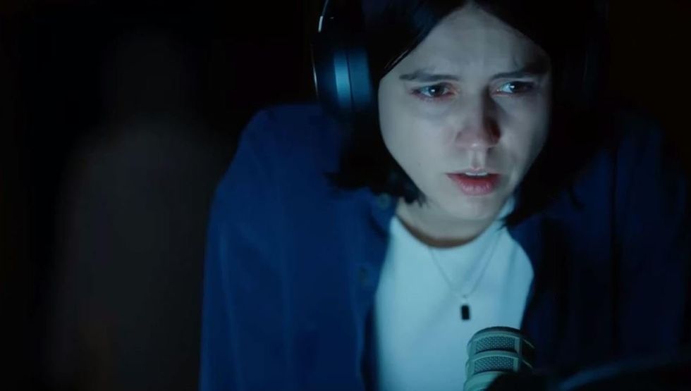 Undertone: Nina Kiri