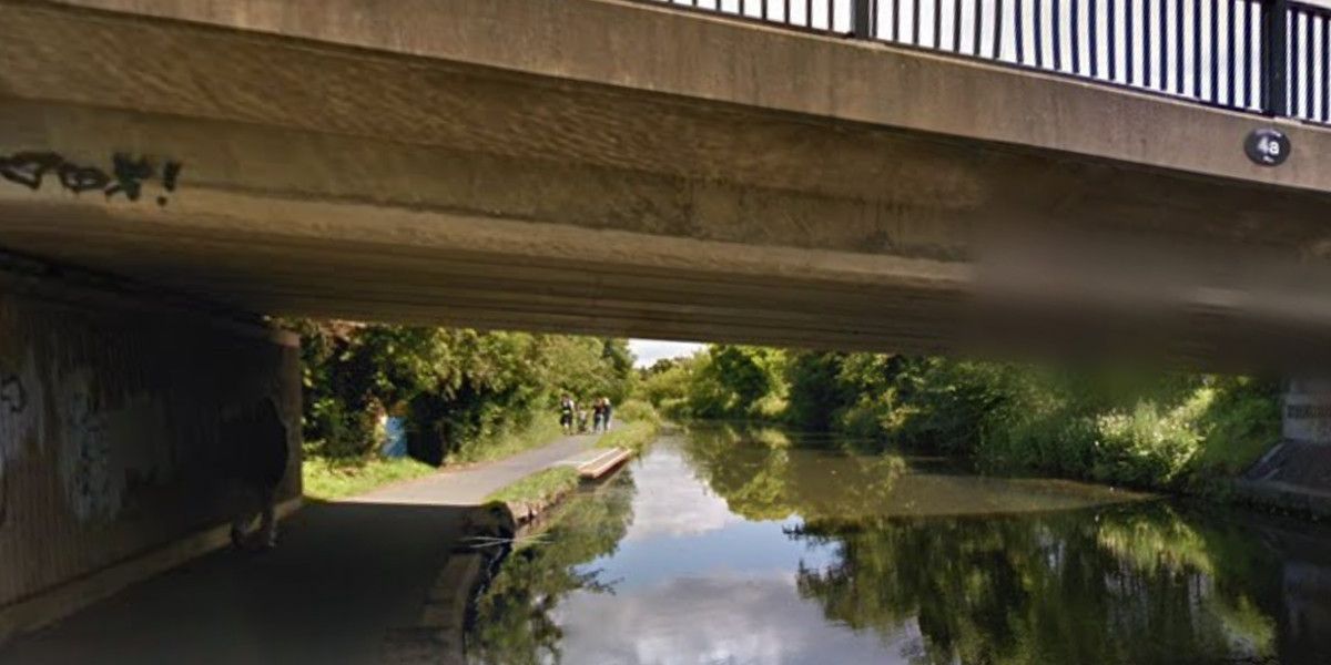 NextImg:Girl, 9, left 'petrified' after man blocked path and threatened to throw her into canal