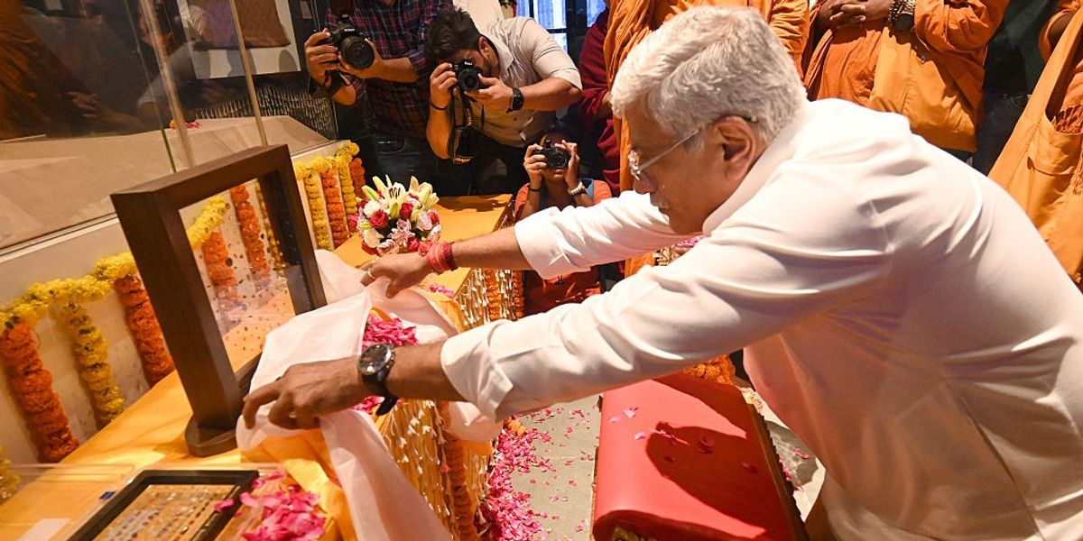 NextImg:India hands returned relics to Vladimir Putin just weeks after 'colonial' spat with Britain