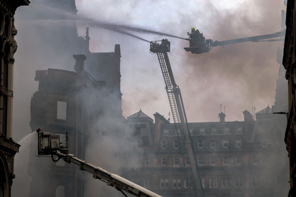 Union Street na manhã de segunda-feira, após um terrível incêndio
