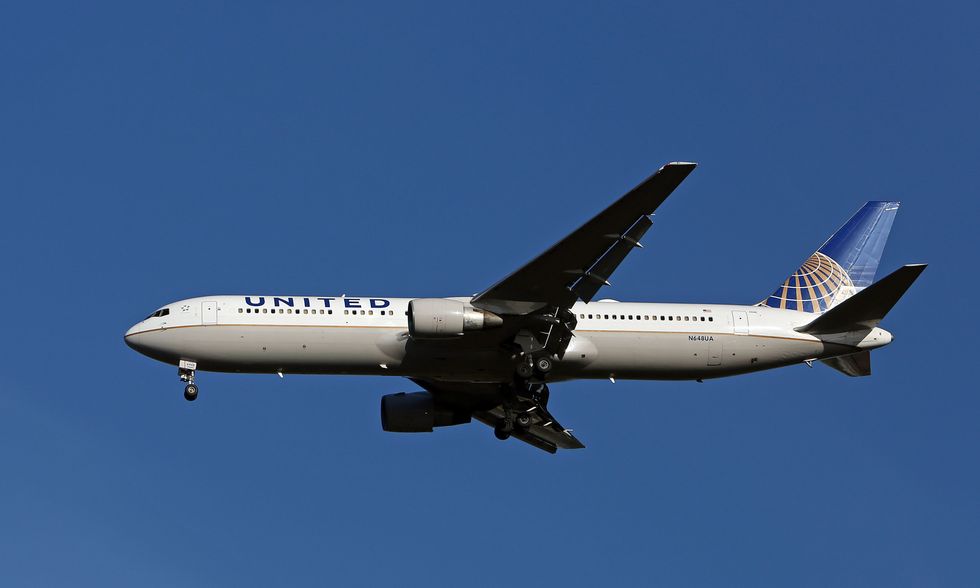 United Airlines jet