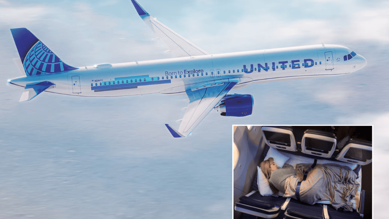 United Airlines plane / Relax Row seating