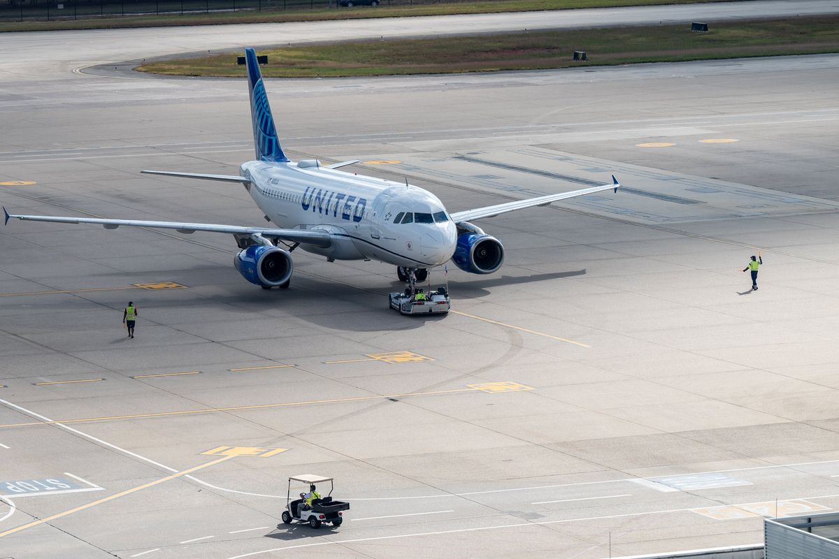United Airlines plane