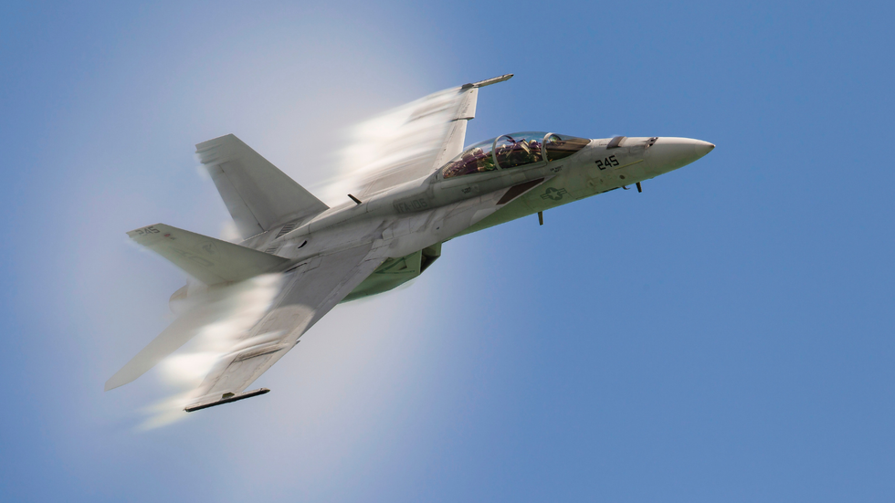 US aircraft in a sonic boom