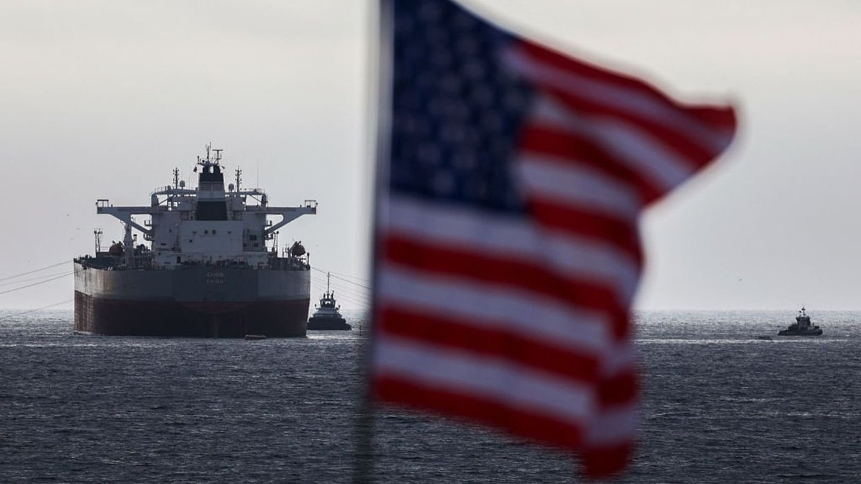 US ship outside the Strait of Hormuz