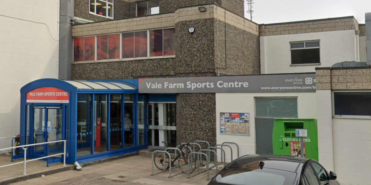 NextImg:Nine children and two adults hospitalised after chlorine leak at London swimming pool