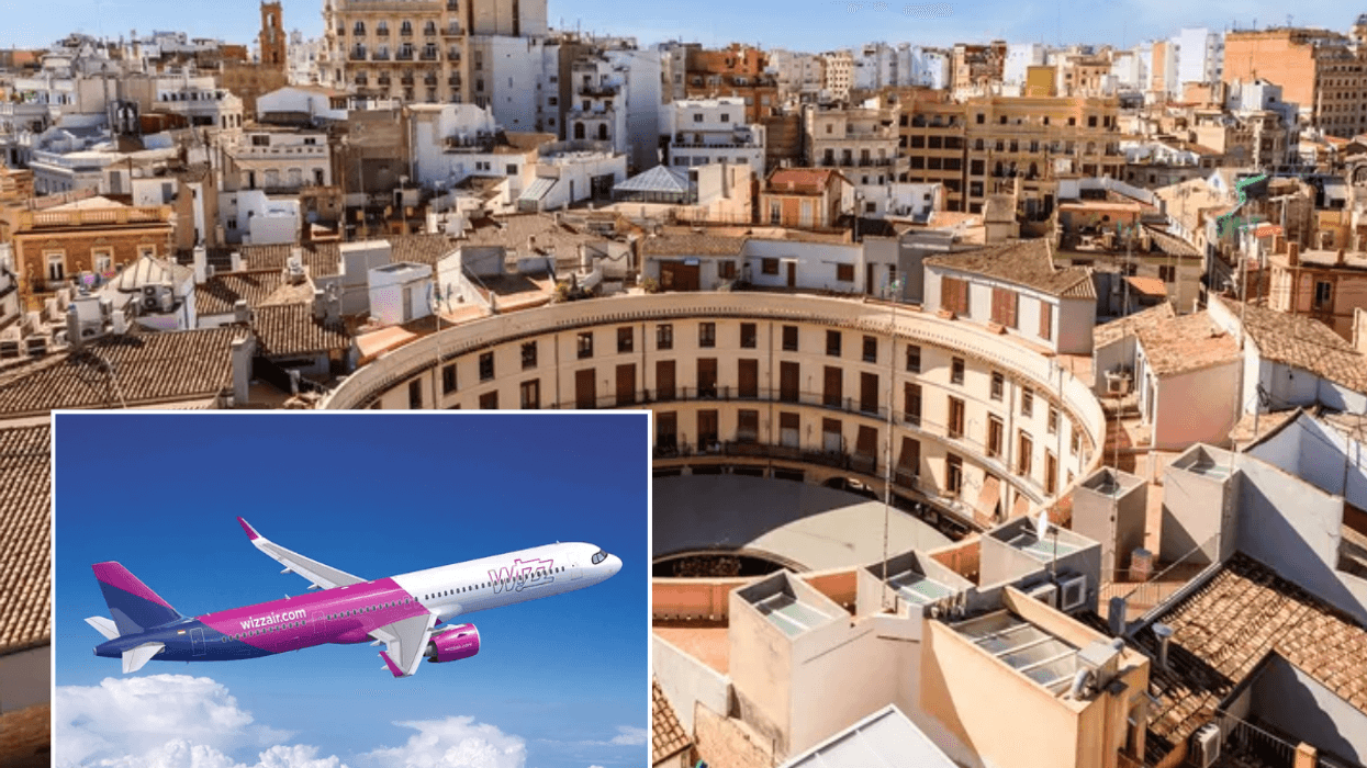 Valencia, Spain / Wizz Air plane