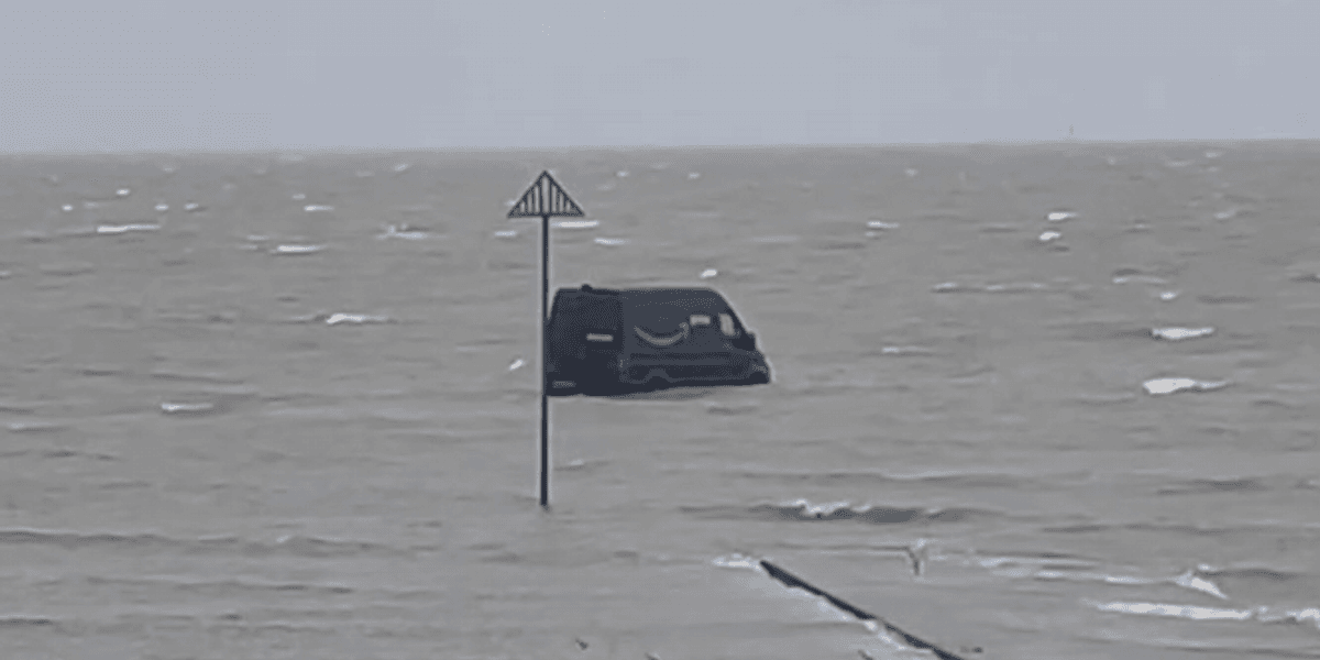 Amazon driver stranded in sea after following GPS satnav into ‘deadliest path in Britain’ Amazon driver stranded in sea after following GPS satnav into ‘deadliest path in Britain’