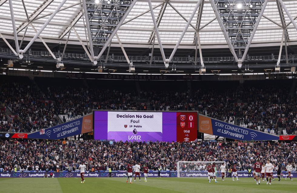 O VAR teve um enorme impacto na forma como o futebol é jogado hoje – e não no bom sentido