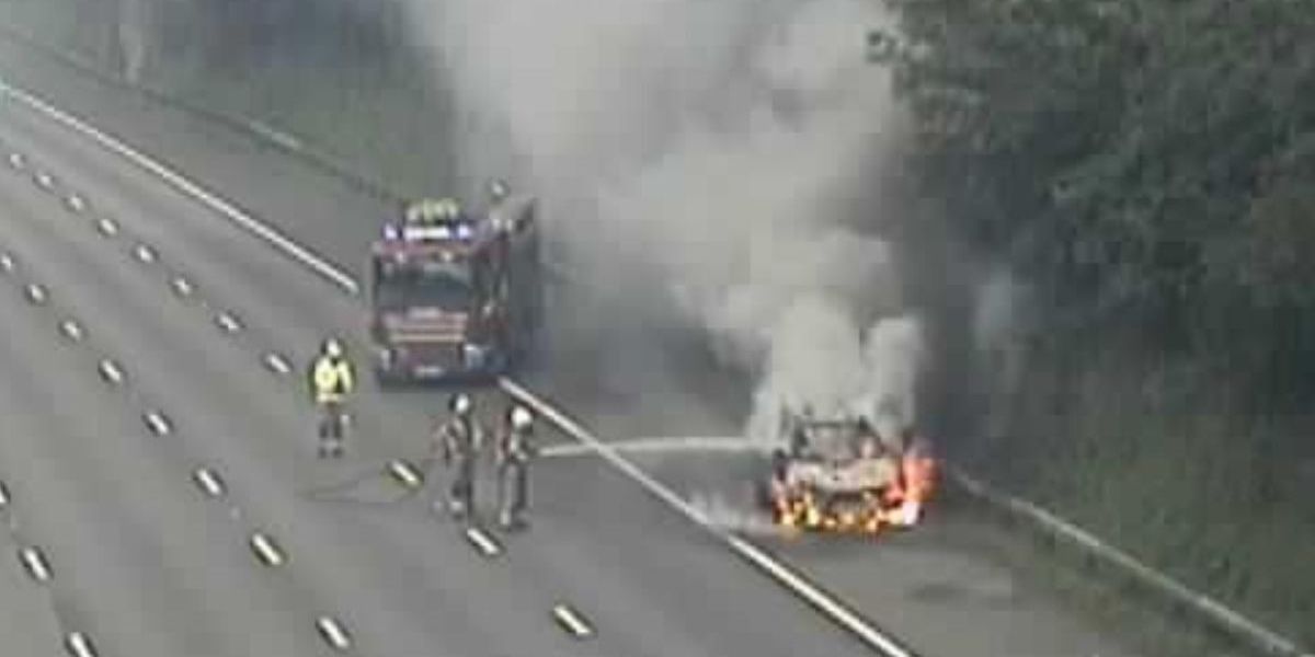 NextImg:M25 traffic: Huge vehicle fire causes havoc on motorway as drivers see 'delays building rapidly'