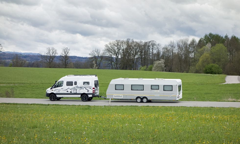 Vehicle towing a caravan