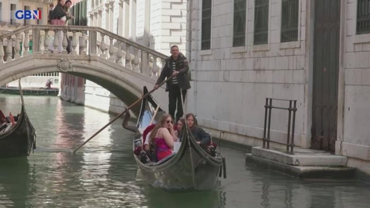 Italian locals left furious after online influencers 'tip off' tourists about 'secret' €2 gondola rides in Venice
