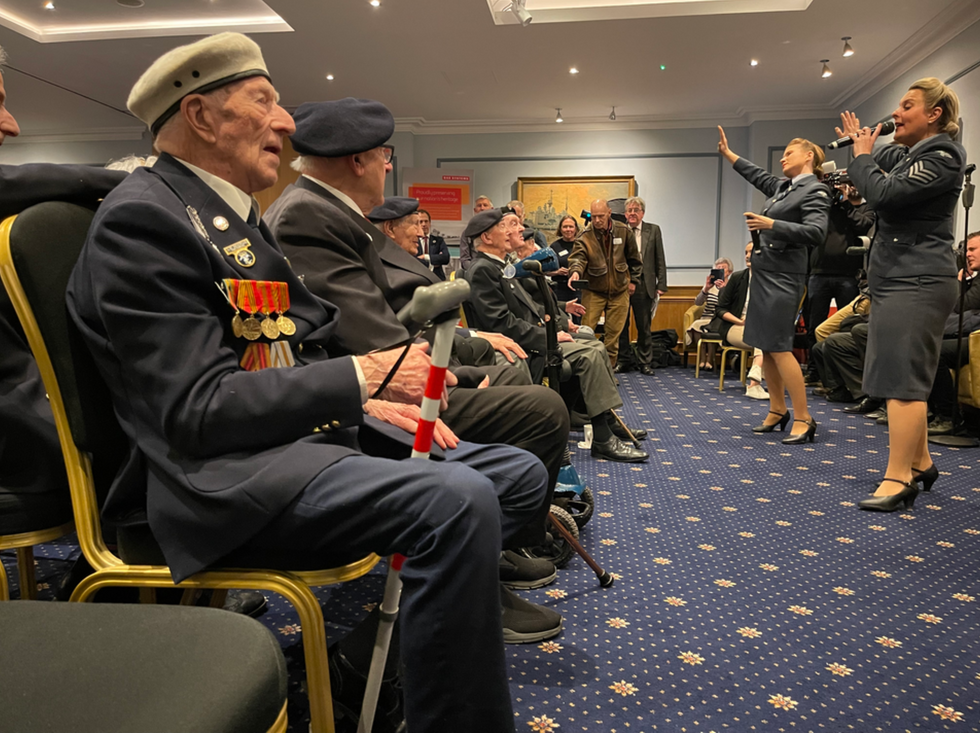 Veterans singing with D-Day Darlings