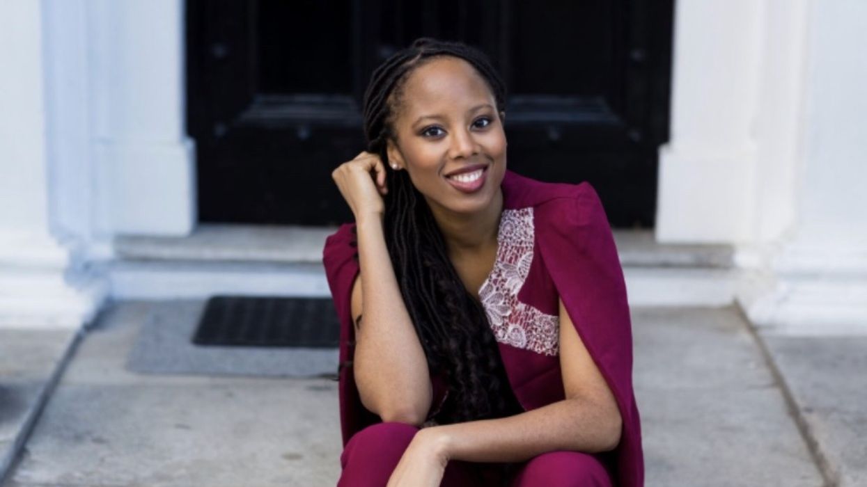 Vinted seller sitting on step