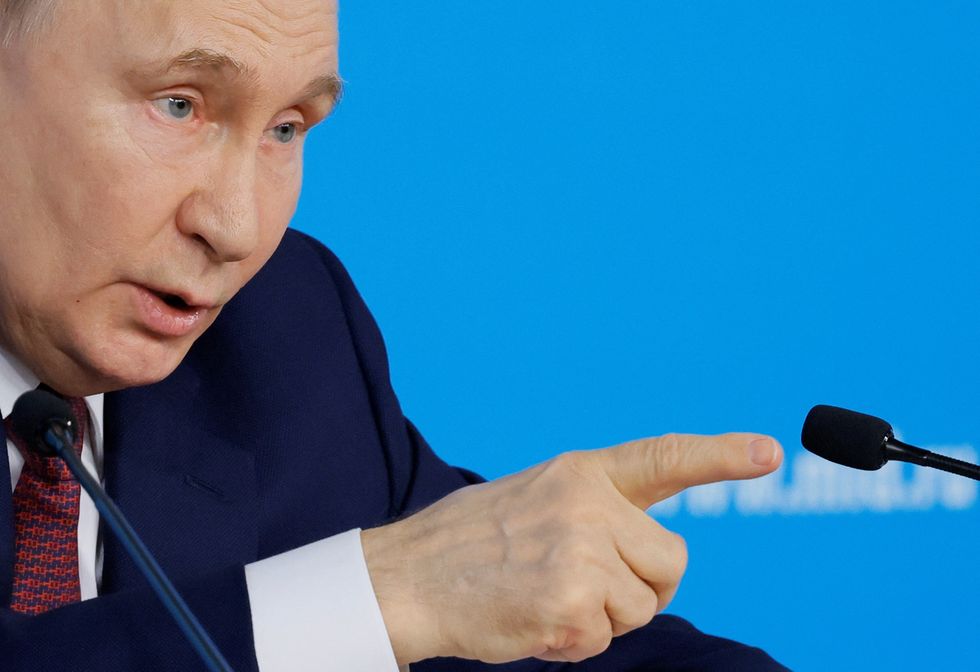 Vladimir Putin pointing