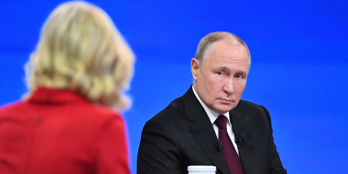 NextImg:Putin becomes a laughing stock as press conference leaves President humiliated