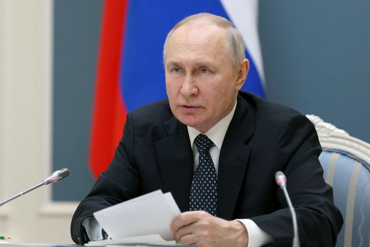 Vladimir Putin with pieces of paper