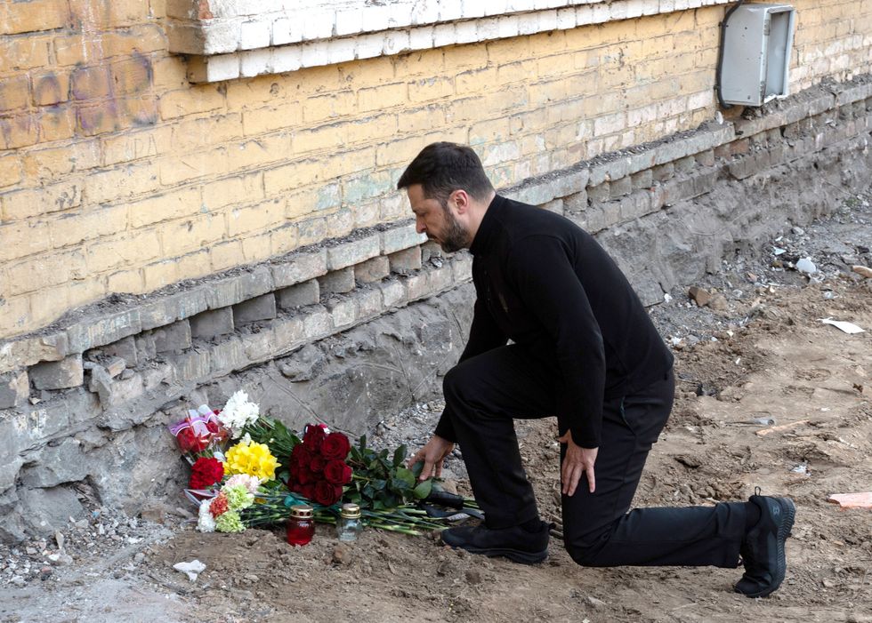 Volodymyr Zelensky pays tribute to victims of April 24 Russian missile attack on Kyiv