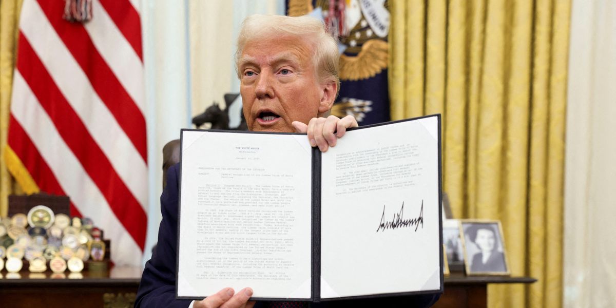 NextImg:Trump orders all federal employees to remove pronouns from email signatures in latest DEI attack