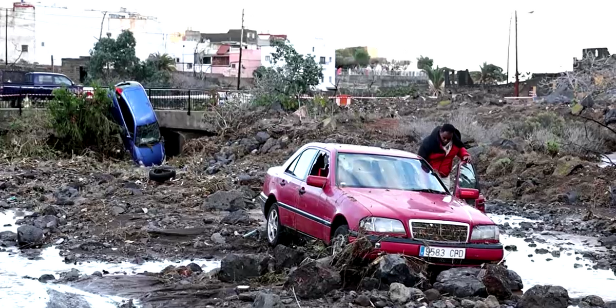 NextImg:Tourists told to 'stay indoors' as flooding wreaks havoc in holiday hotspot