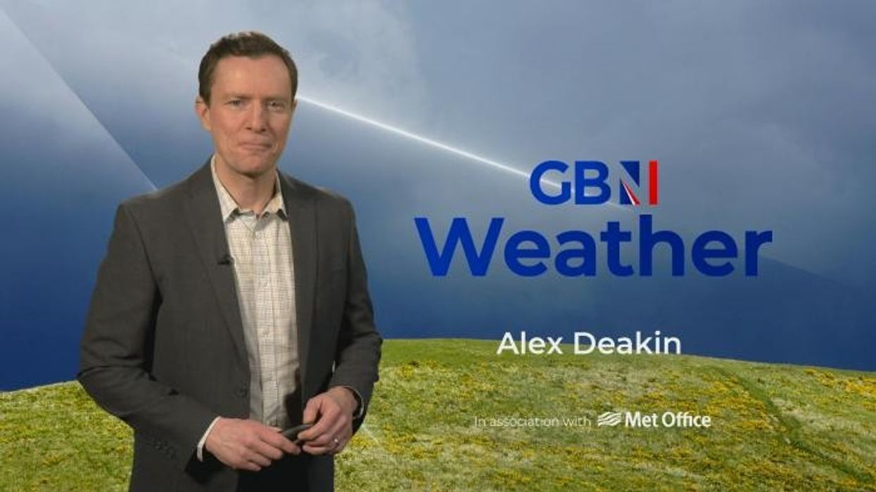 UK weather: Met Office issues wind warning spanning ENTIRE length of Britain as stormy 60mph gusts hit