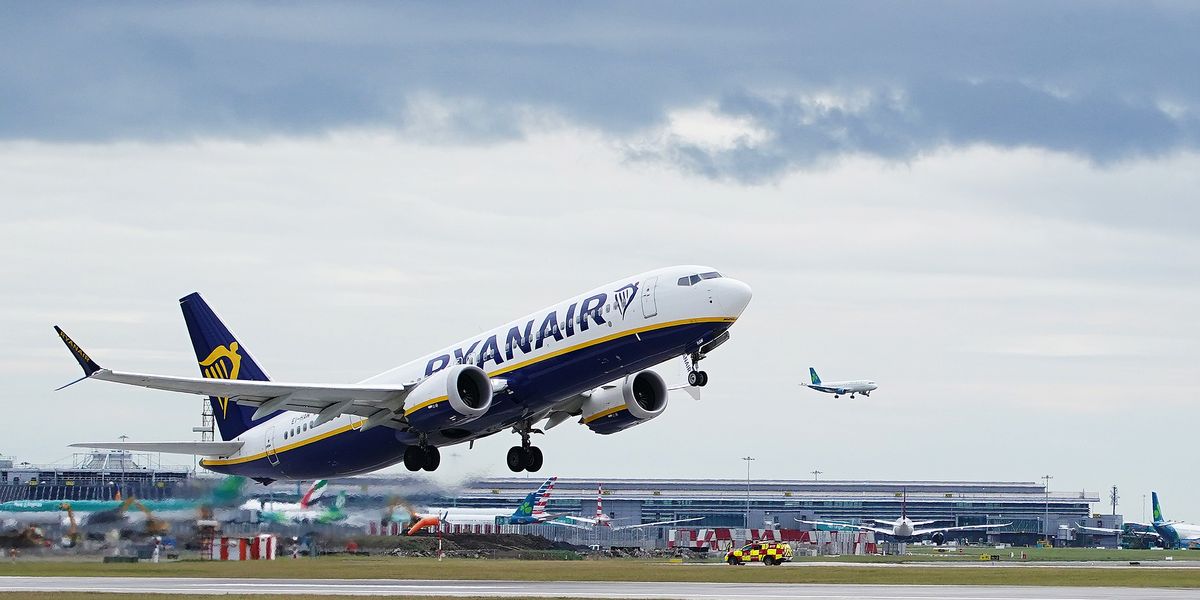 NextImg:Ryanair passengers searched 'one by one' after 'cigarettes stolen' and holidaymaker 'kicks off' onboard flight